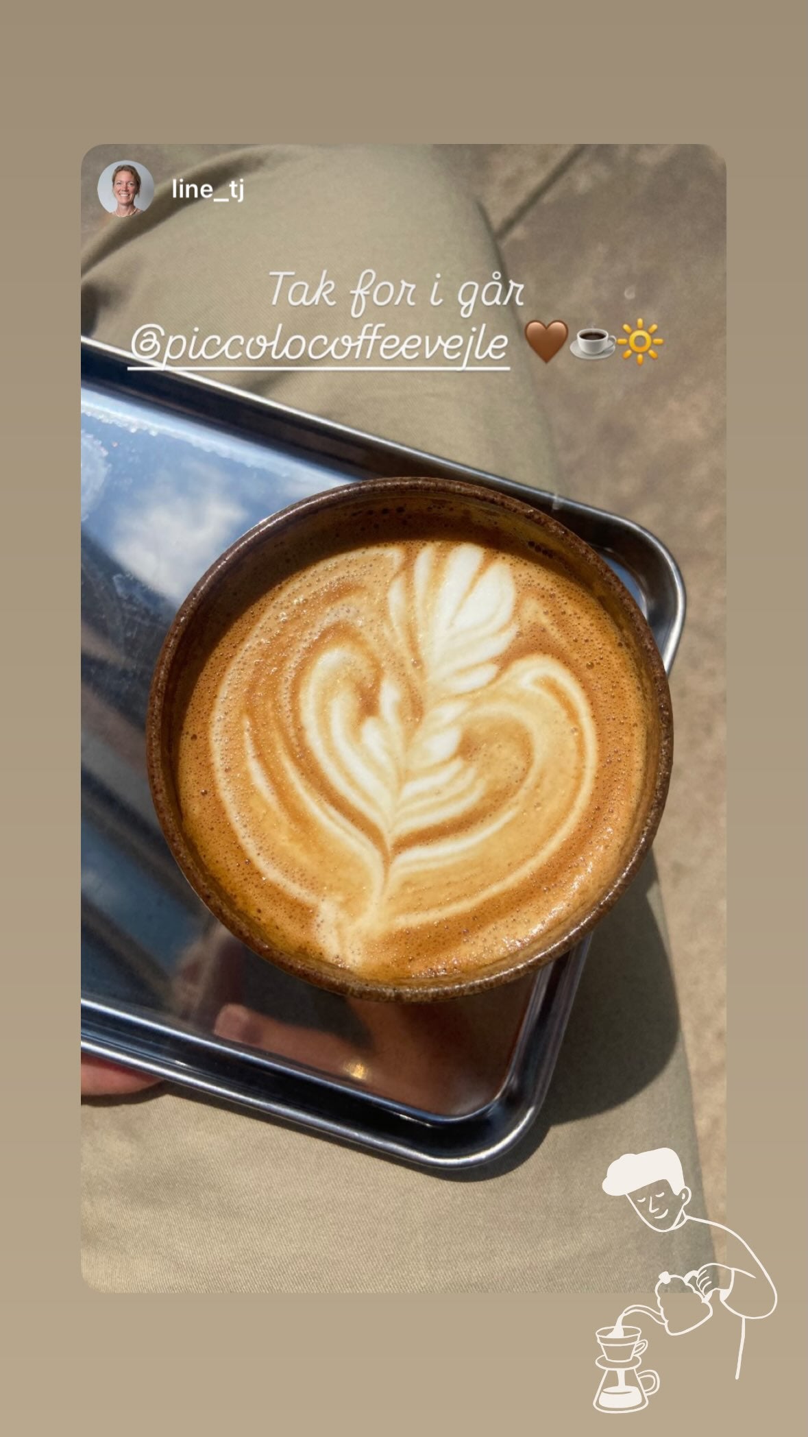 Flat white med latte art, foto af @line_tj